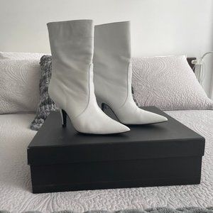 Kendall + Kylie Calie Bootie in White, Size 7M
